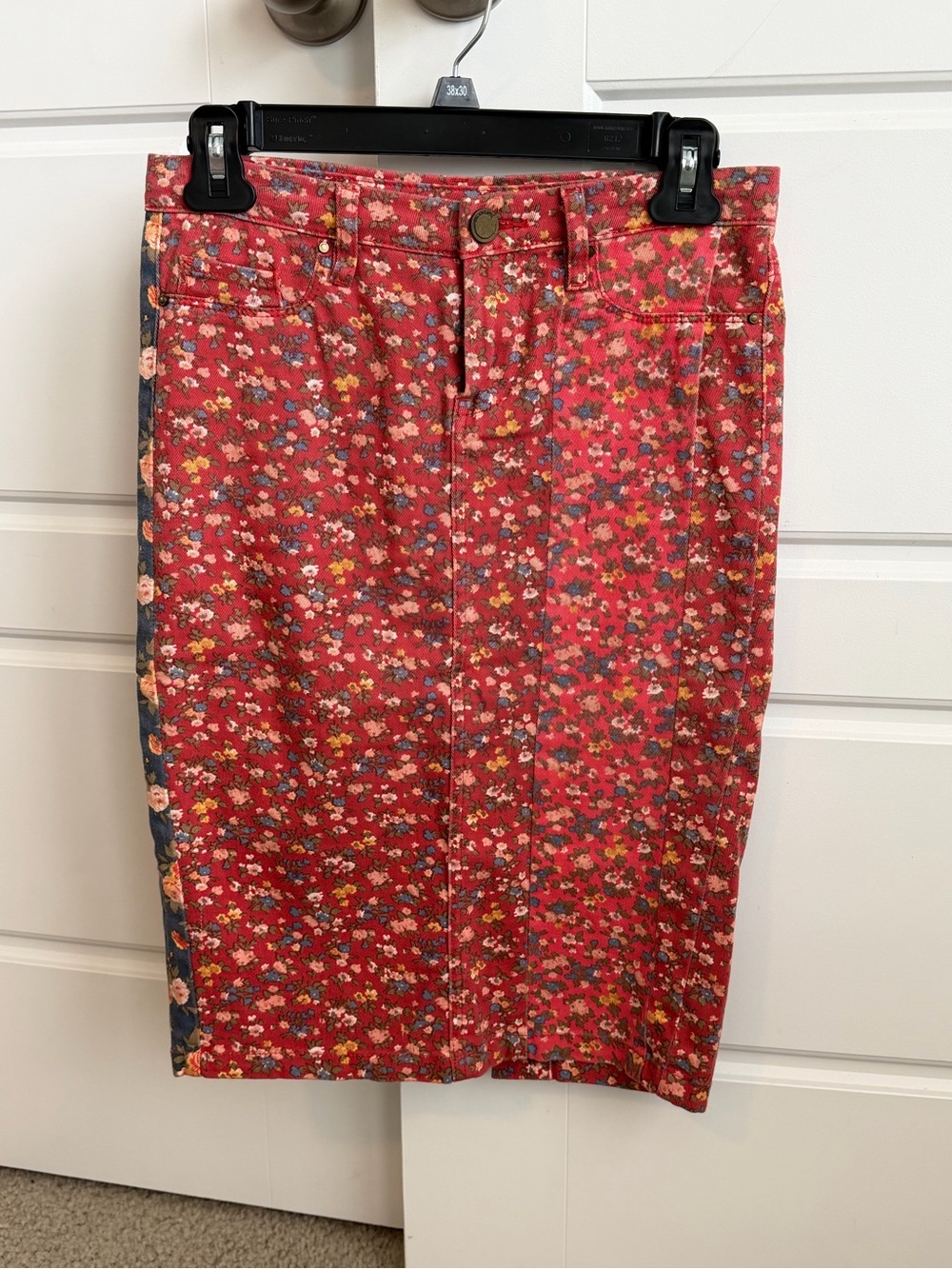 167 - Blank NYC Red Floral Pencil Skirt with Side Contrast